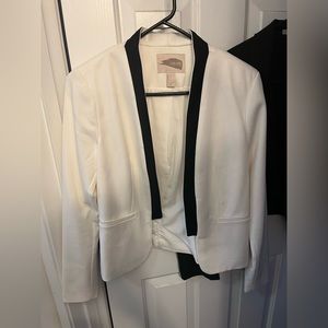 White/black blazer